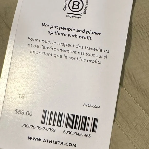 ATHLETA Trekkie North Short UPF Secure Pockets Tan Neutral NWT 16 - Picture 12 of 13